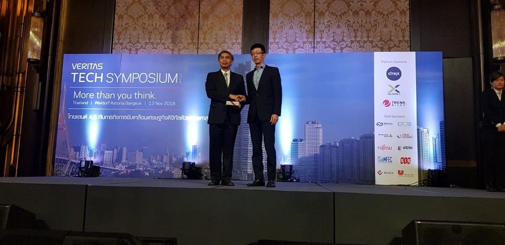 Chris Lin (right) took the time out of his busy schedule to attend VTS Bangkok. He has presented at each of the Vision Solution Days in the APJ region this year.