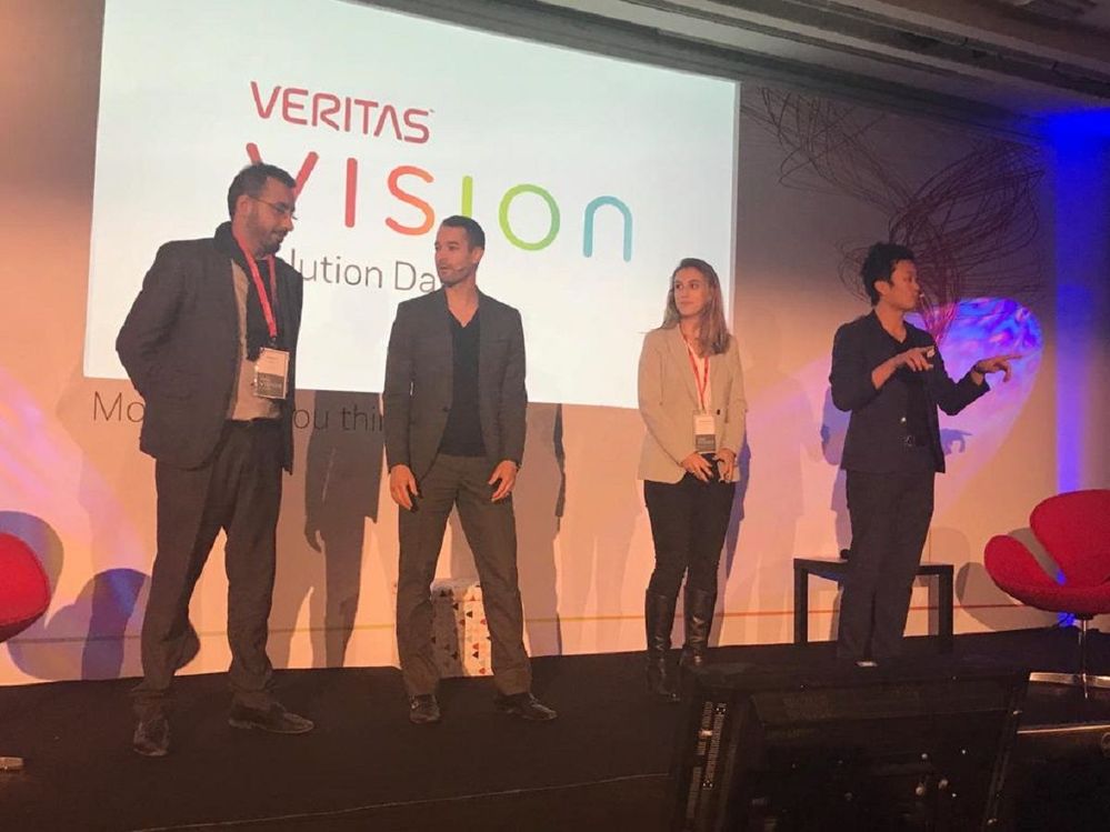Attendees were invited to participate during the magic show at VSD Paris.
